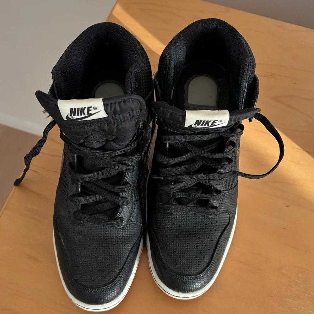 Nike Black Women's Wedge Sneakers - Picture 3 of 11
